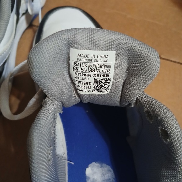 Reebok Kids 6 Sneakers Tennis Shoes Blue White Black Casual Athletic - Picture 6 of 6